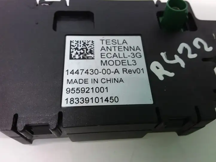 Tesla Model 3 (2017 - 2023) 144743000A Усилитель антенны — фото 4