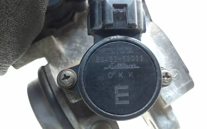 Toyota Yaris (1999 - 2003) 8945252011 Дроссельная заслонка — фото 5