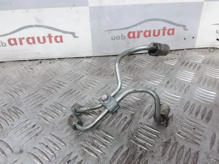 Toyota Corolla Verso AR10 (2004 - 2009) Трубка подачи топлива в форсунки — фото 1