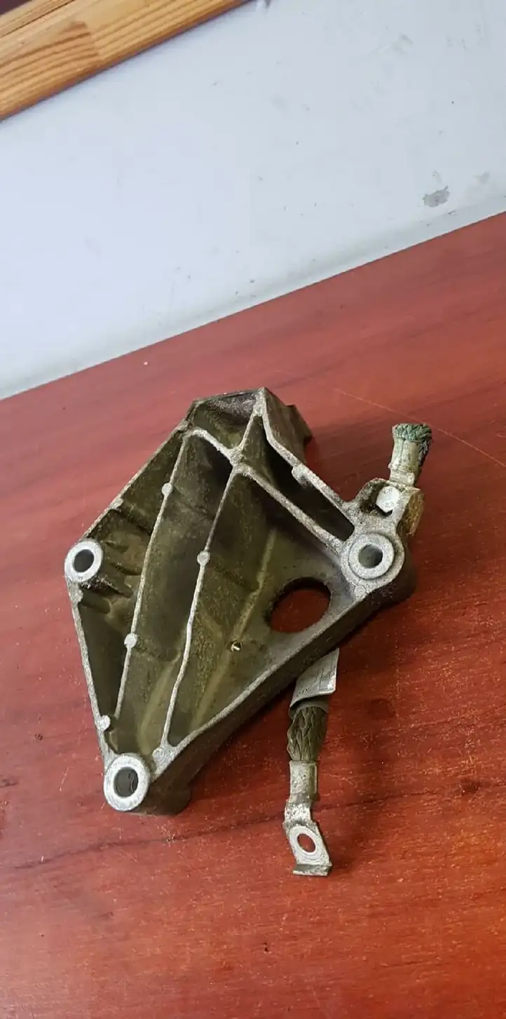BMW 1 E81 E87 (2004 - 2011) 6775041 Кронштейн двигателя — фото 2