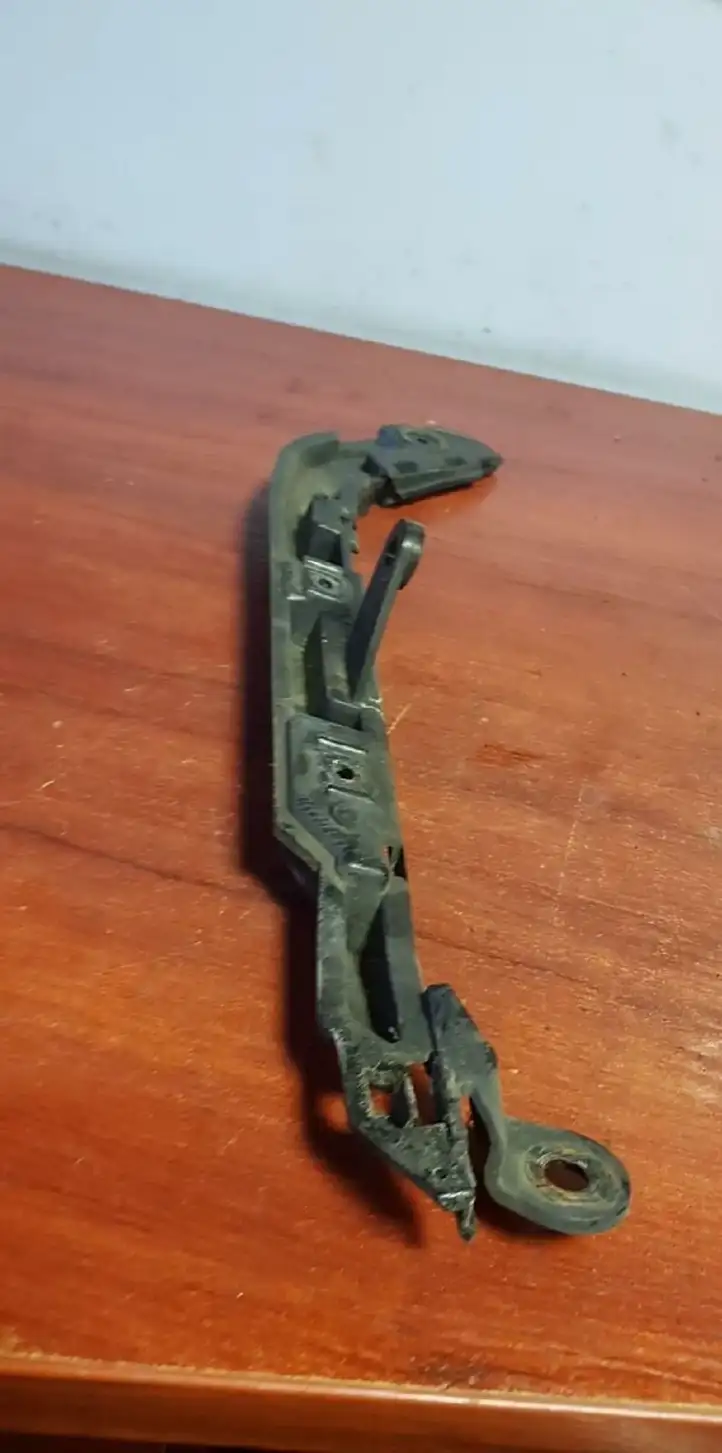 BMW 1 E81 E87 (2004 - 2011) 7058517 Кронштейн заднего бампера — фото 1