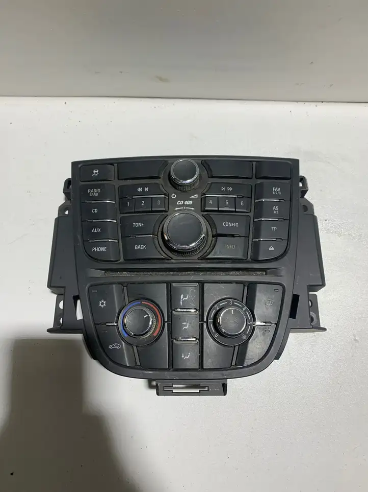 Opel Astra J (2009 - 2012) 13337218 Магнитола / мультимедийная система — фото 1