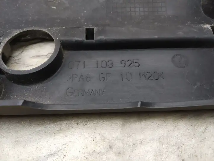 Volkswagen Bora (1998 - 2005) 071103925 Крышка двигателя декоративная — фото 2