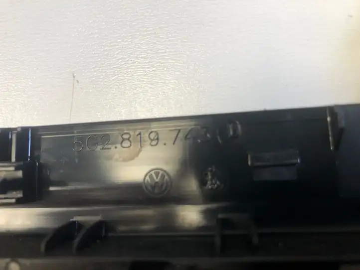 Volkswagen Golf VII (2013 - 2019) 5G2819743 Центральная отделка панели приборов — фото 4