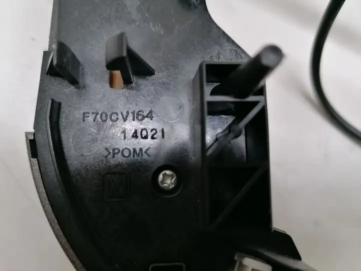 Toyota Prius (XW20) (2003 - 2009) F70CV164 Кнопки на рулевом колесе — фото 2