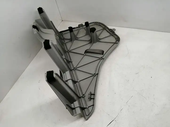 Toyota Prius (XW30) (2009 - 2015) 5849047040 Прочая отделка багажника — фото 5