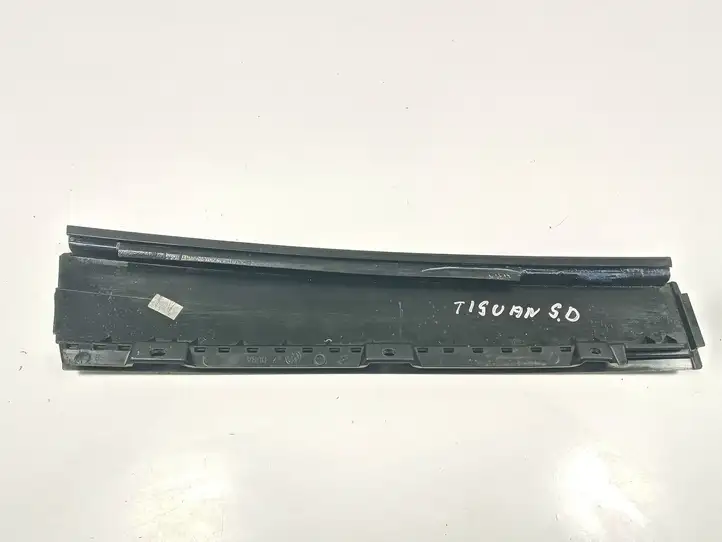 Volkswagen Tiguan (2007 - 2011) 5N0839902 Накладка стекла задней двери — фото 3