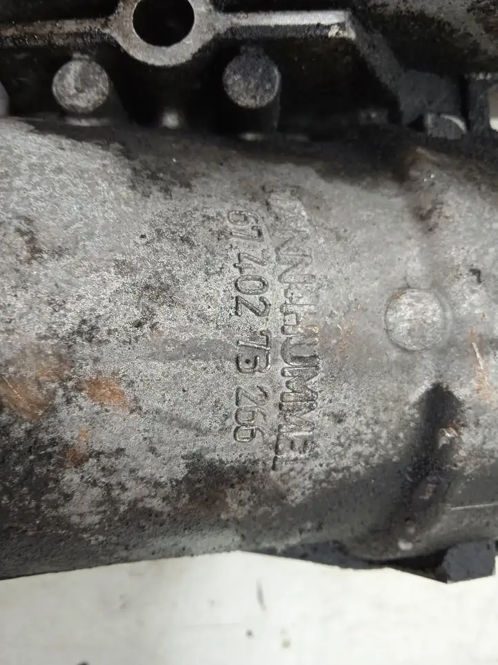 Volvo V70 (2007 - 2013) 30677920 Кронштейн масляного фильтра — фото 4