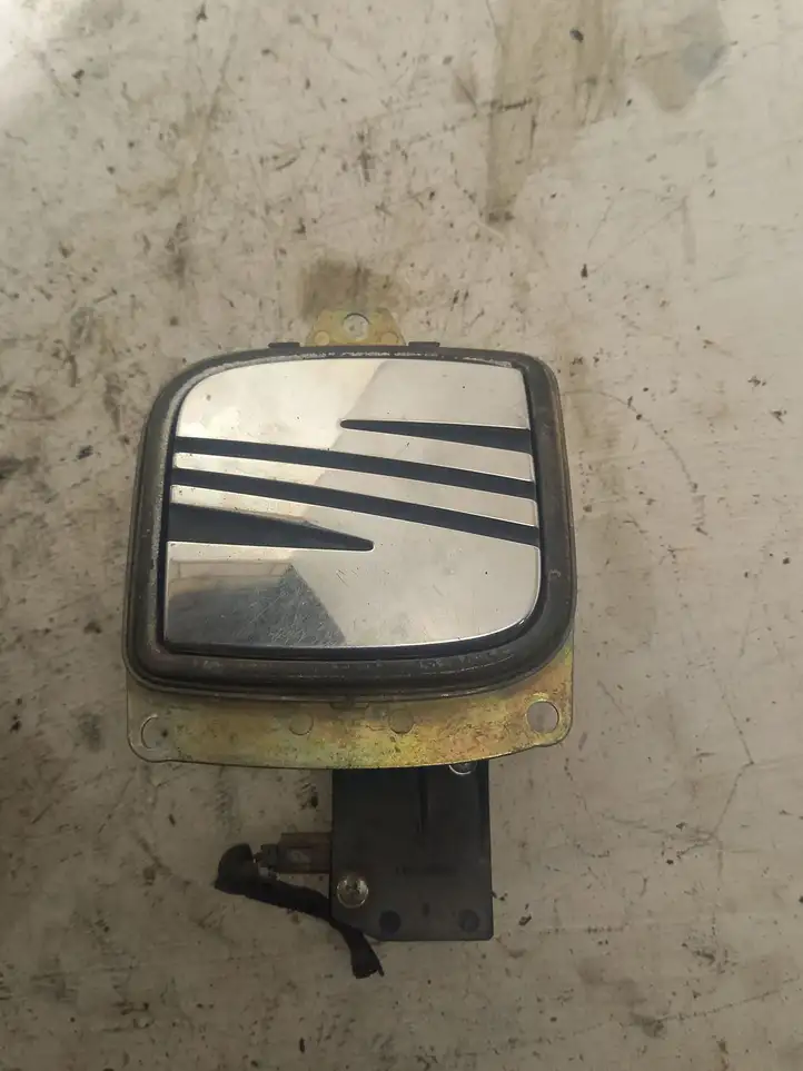 Seat Ibiza II (6k) (1999 - 2002) 6L6827573 Ручка крышки багажника — фото 3