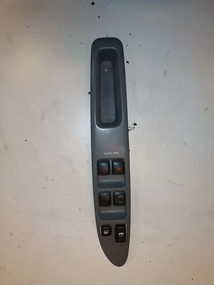 Toyota Avensis Verso (1995 - 2001) 7423244130 Блок кнопок стеклоподъемников — фото 1