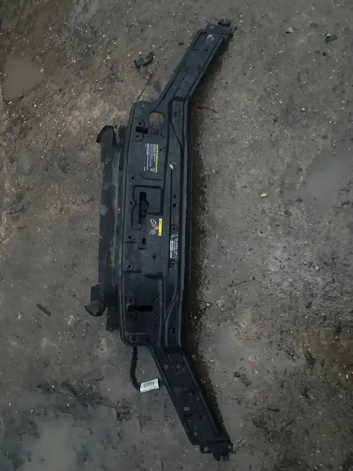 Volvo V70 (2004 - 2007) Верхняя панель радиатора — фото 2
