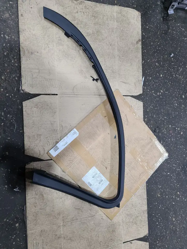 BMW X5 G05 (2018 - ) 51357445512 Прочая отделка передней двери — фото 2