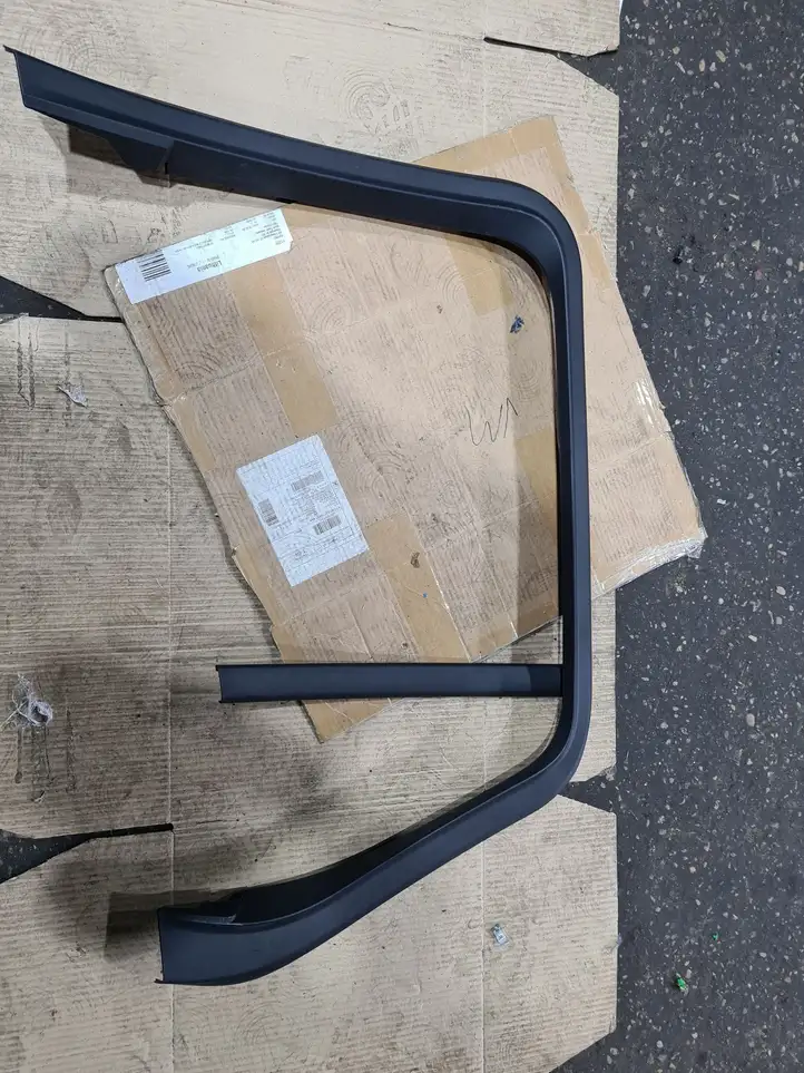 BMW X5 G05 (2018 - ) 51357445504 Прочая отделка задней двери — фото 1