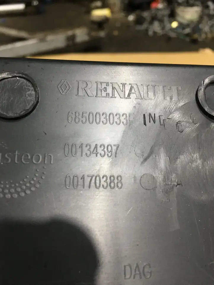 Renault Captur (2013 - 2020) 685003033R Рамка бардачка — фото 3