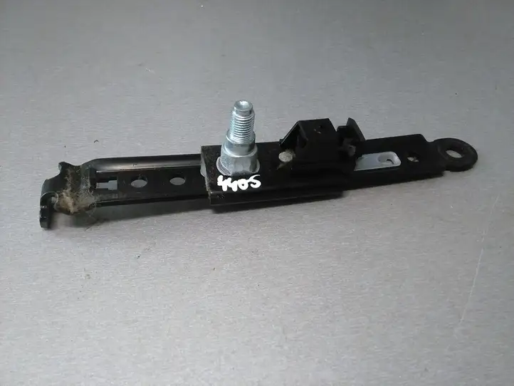 Toyota Corolla Verso AR10 (2004 - 2009) D526001 Регулятор ремня безопасности — фото 1