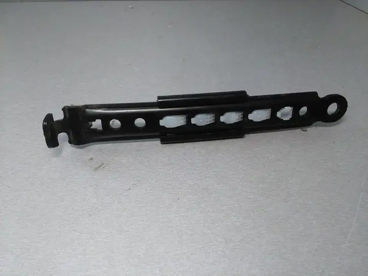 Toyota Corolla Verso AR10 (2004 - 2009) D526001 Регулятор ремня безопасности — фото 2