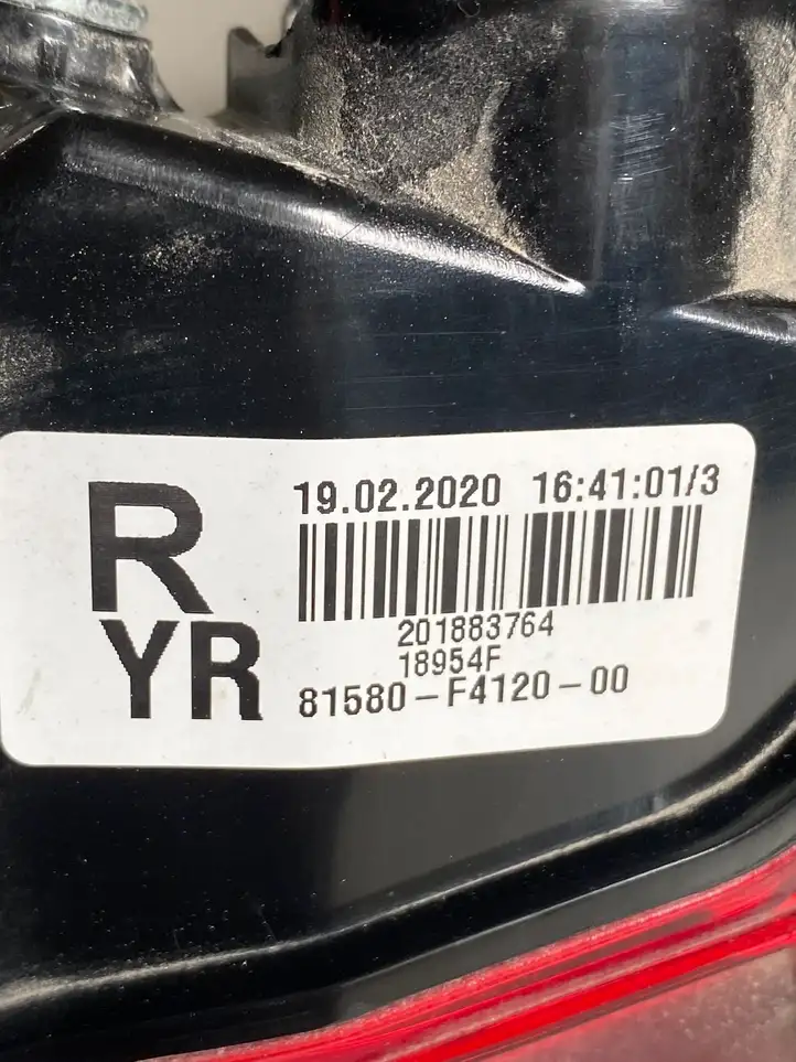 Toyota C-HR I (2016 - 2022) 81580F4120 Задний фонарь в крышке багажника — фото 4