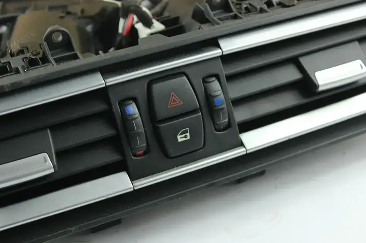 BMW 7 F01 (2008 - 2016) 9115860 Центральный воздушный дефлектор — фото 3