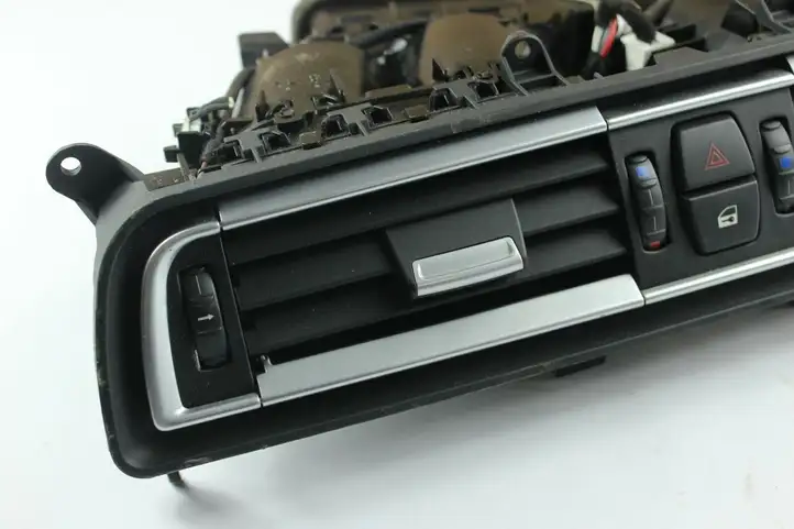 BMW 7 F01 (2008 - 2016) 9115860 Центральный воздушный дефлектор — фото 4