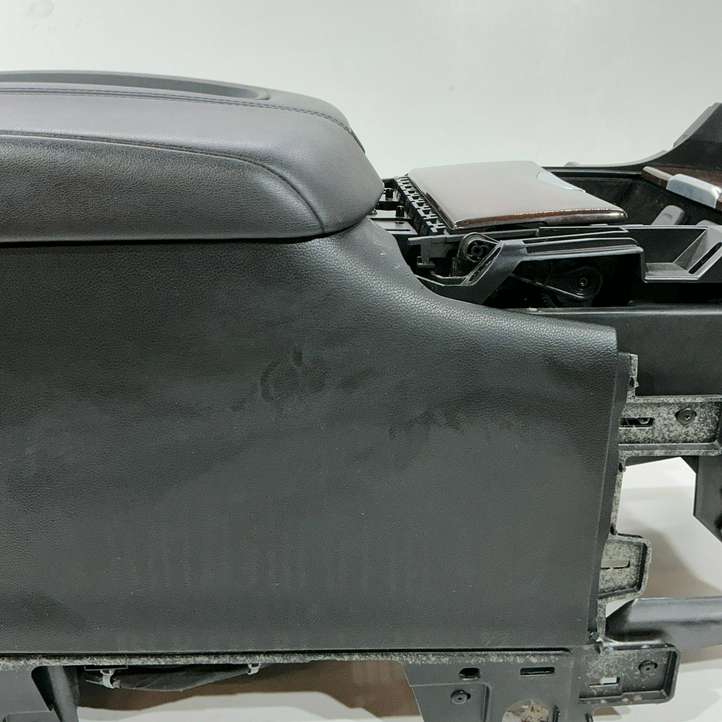 Cadillac Escalade (2014 - 2019)   Центральная консоль