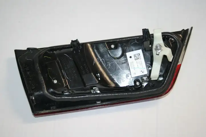 BMW 3 G20 G21 (2019 - ) 7342963 Задний фонарь в крышке багажника — фото 2