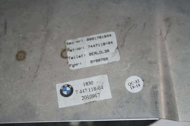 BMW M8 F91 F92 G14 G15 (2019 - ) 51127447118 Накладка глушителя — фото 3