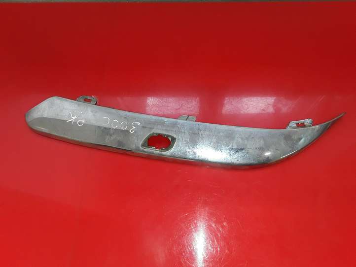 Chrysler 300C (2005 - 2011)  04805939AA Молдинг переднего бампера