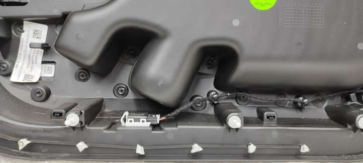 Jeep Cherokee (2017 - 2022)  6PZ09TRMAA Обшивка передней двери