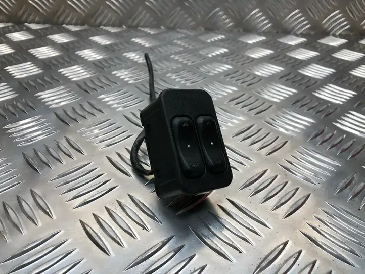 Opel Astra G (1998 - 2004) 90561086 Блок кнопок стеклоподъемников — фото 1