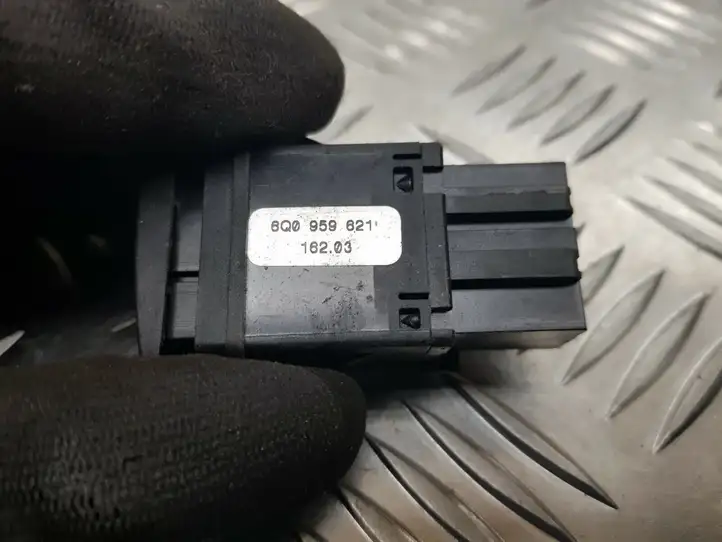 Volkswagen Polo (2005 - 2009) 6Q0959621 Кнопка обогрева стекла — фото 5