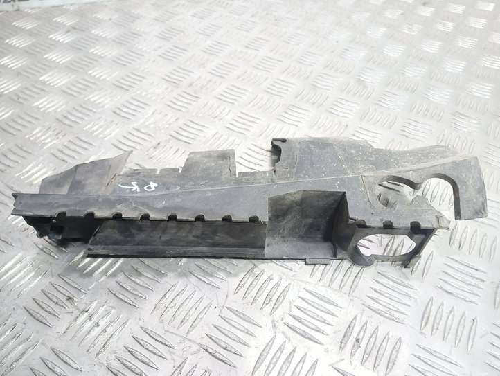 Volkswagen PASSAT B5.5 (2001 - 2005)  3B0121283D Другая деталь отсека двигателя