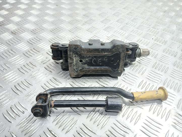 Renault Megane I (1995 - 2002)  7700304909 Домкрат (данкрат)