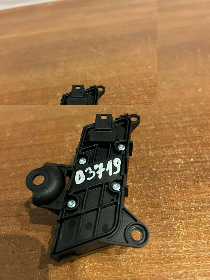 Mercedes-Benz S W221 (2005 - 2013)  A2218213051 Кнопка крюка в багажнике