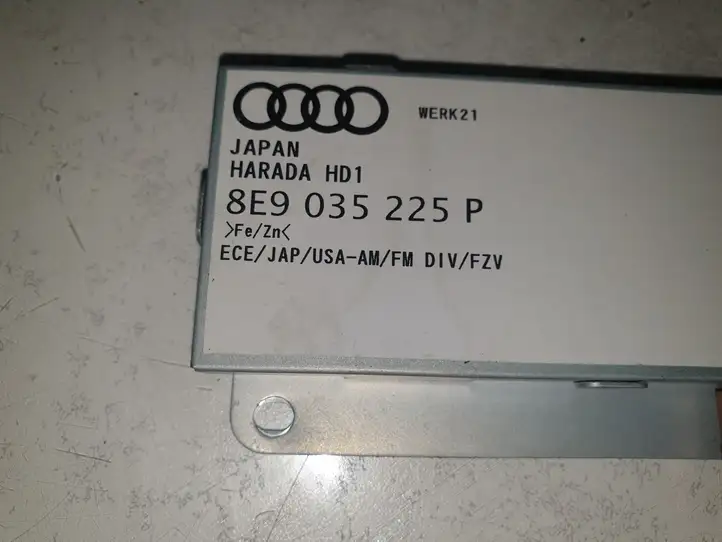 Audi A4 S4 B8 8K (2007 - 2011) 8E9035225P Усилитель антенны — фото 2
