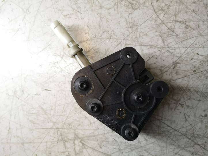 Audi A4 (2000 - 2006)  8E9827833 Привод замка задней двери