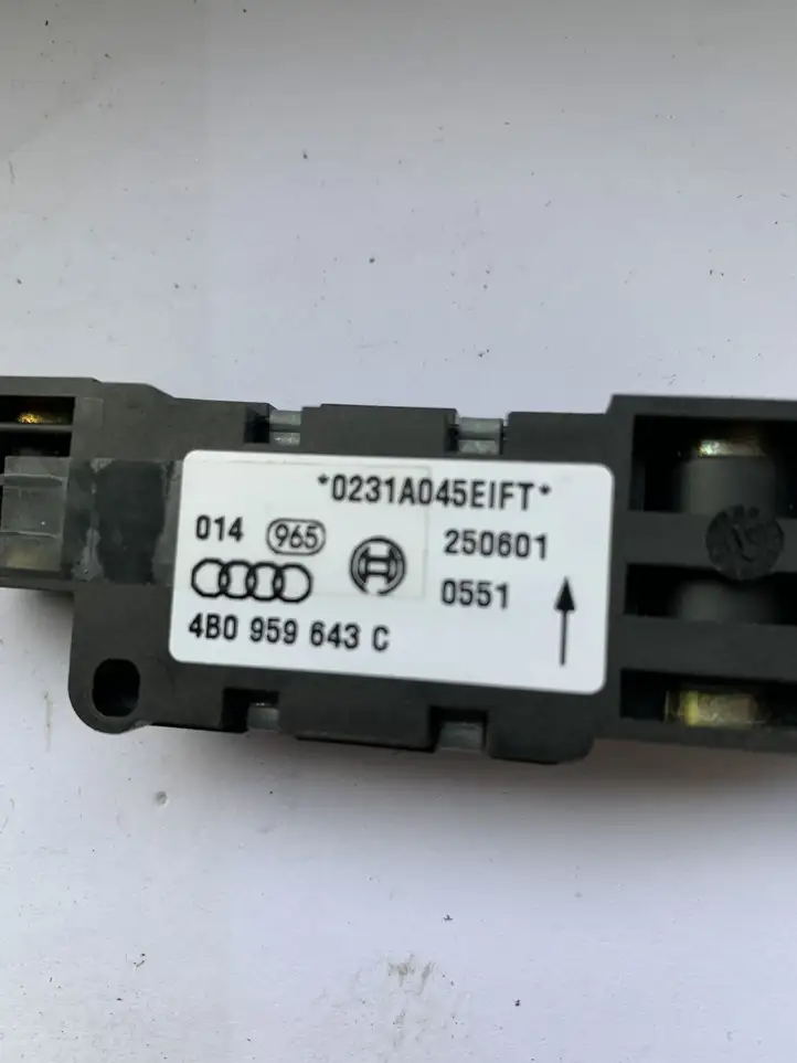 Audi A6 S6 C5 4B (2001 - 2004) 4B0959643C Датчик удара SRS — фото 2