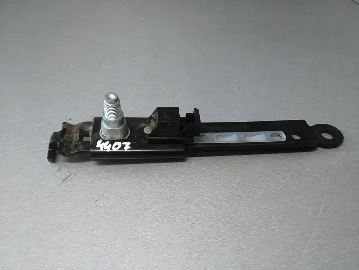 Toyota Corolla Verso AR10 (2004 - 2009) D526001 Регулятор ремня безопасности — фото 1