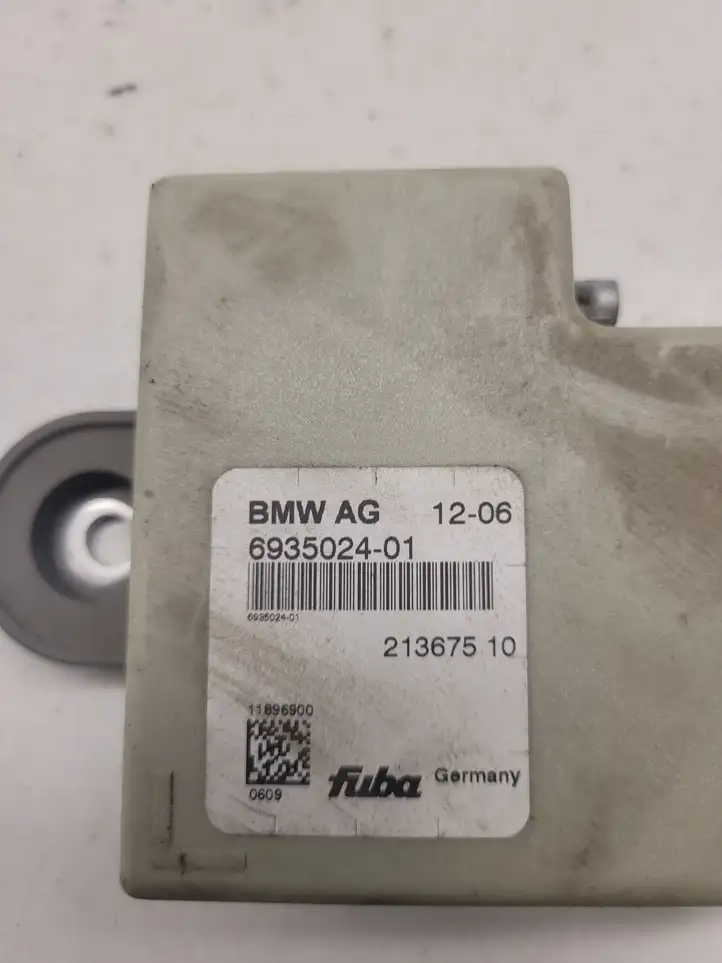 BMW 5 E60 E61 (2004 - 2010) 693502401 Усилитель антенны — фото 3