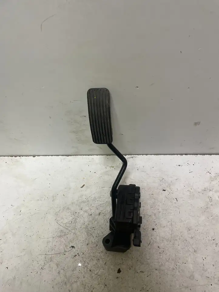 Opel Astra H (2004 - 2009) 9158010 Педаль акселератора — фото 1
