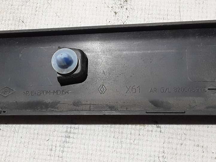 Renault Kangoo II (2008 - 2014)  8200439115  Отделка дверей (молдинги) задней двери