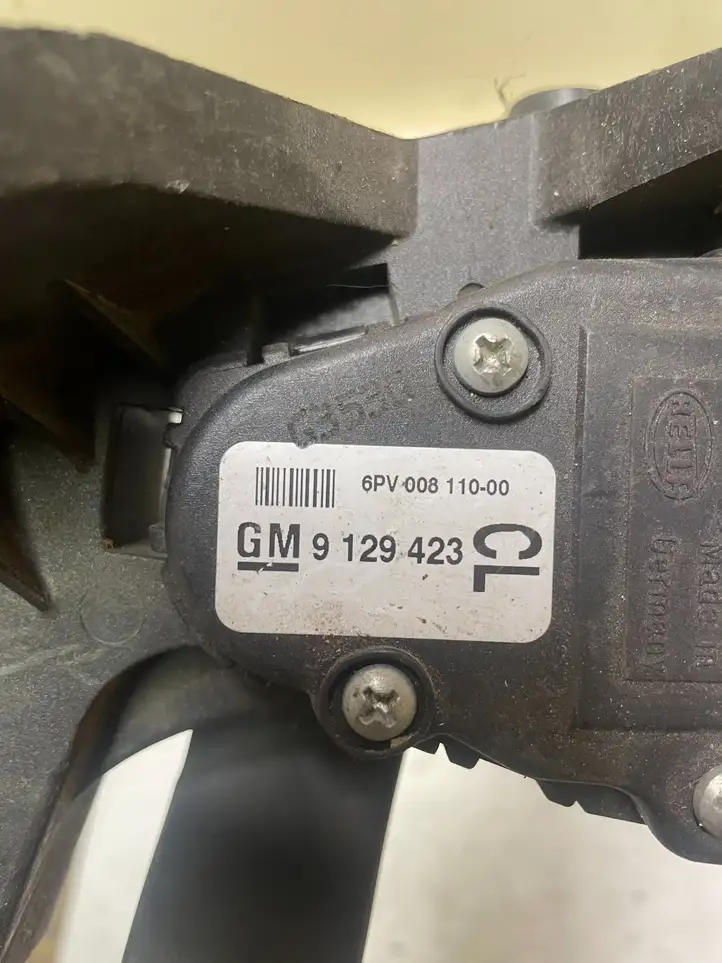 Opel Corsa C (2000 - 2003) 9129423 Педаль акселератора — фото 3