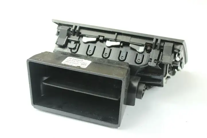 Skoda Rapid (NH) (2012 - 2019) 5JA819701B Боковой воздушный дефлектор — фото 2