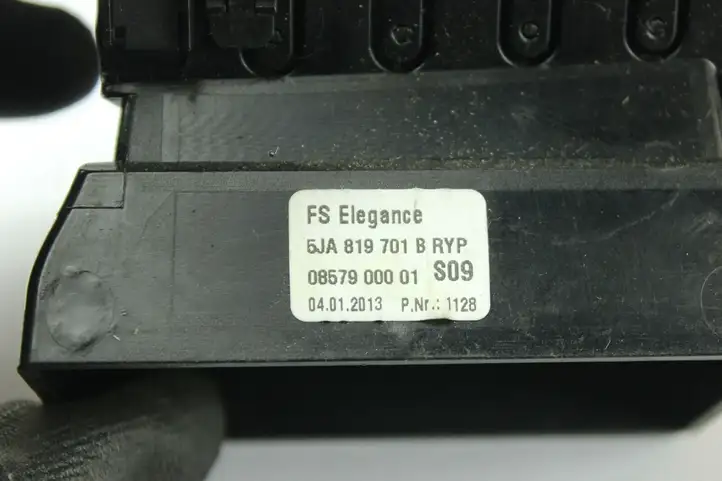 Skoda Rapid (NH) (2012 - 2019) 5JA819701B Боковой воздушный дефлектор — фото 3