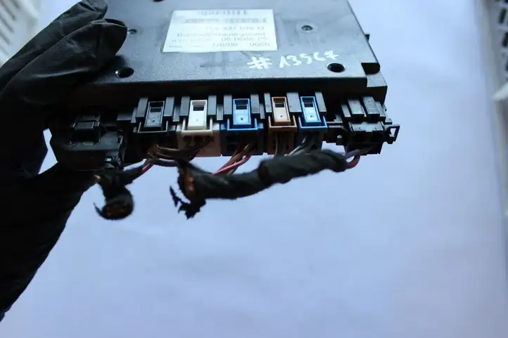 Volkswagen PASSAT B7 (2011 - 2014) 7L6937049M Модуль комфорта — фото 3