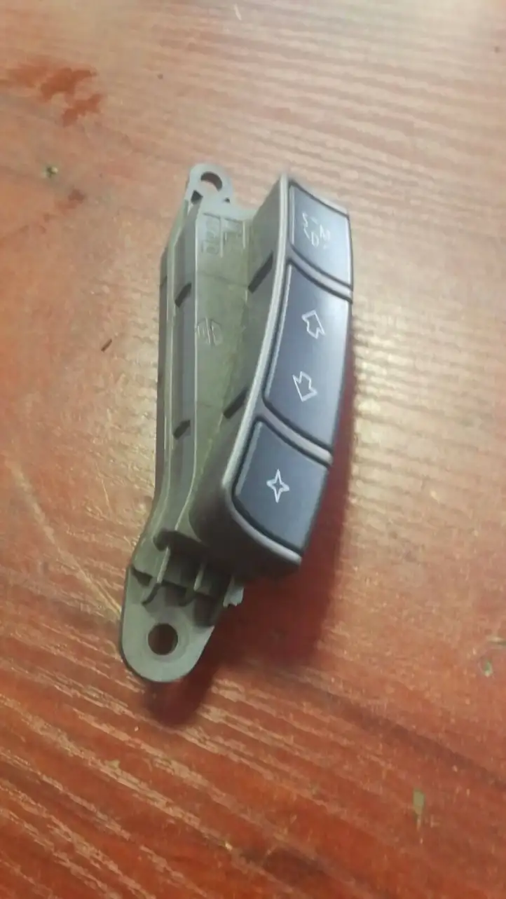 BMW 7 E65 E66 (2001 - 2008) 6911586 Кнопки на рулевом колесе — фото 1