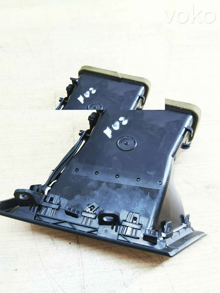 BMW 7 F01 F02 F03 F04 (2008 - 2016)  9115858 Воздушная решётка окна
