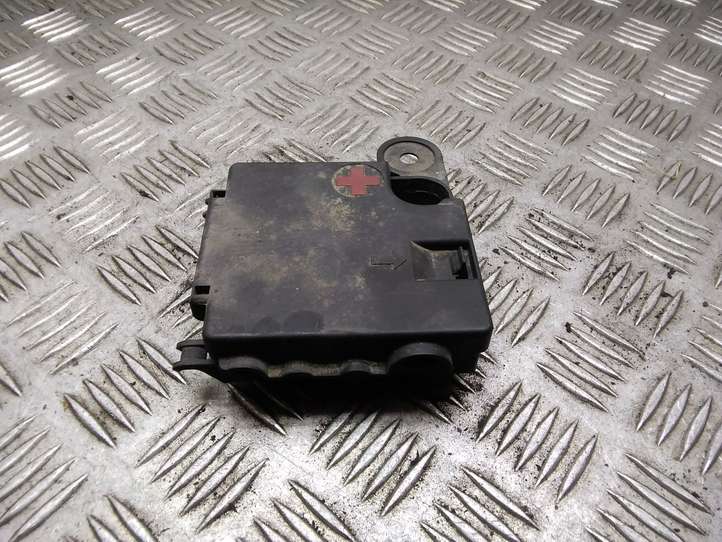 Audi A5 (2007 - 2011)  8K0937517A Узел подключения плюсовых проводов
