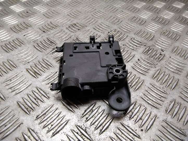 Audi A5 (2007 - 2011)  8K0937517A Узел подключения плюсовых проводов