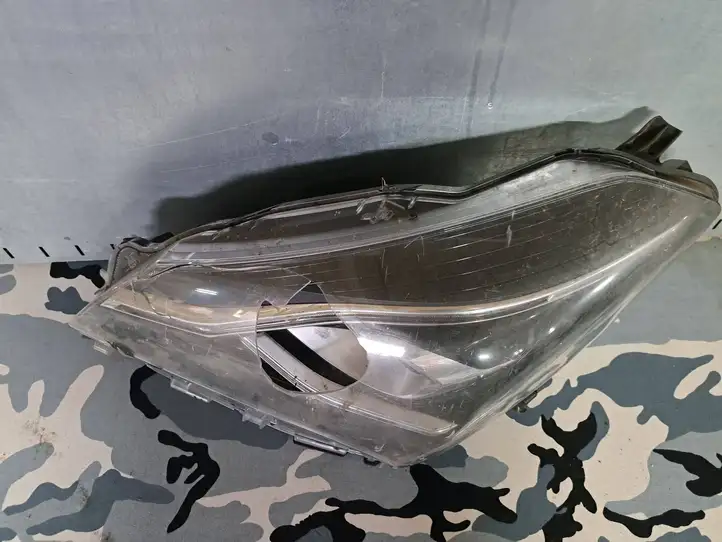 Toyota Yaris (2009 - 2012) Передняя фара — фото 4