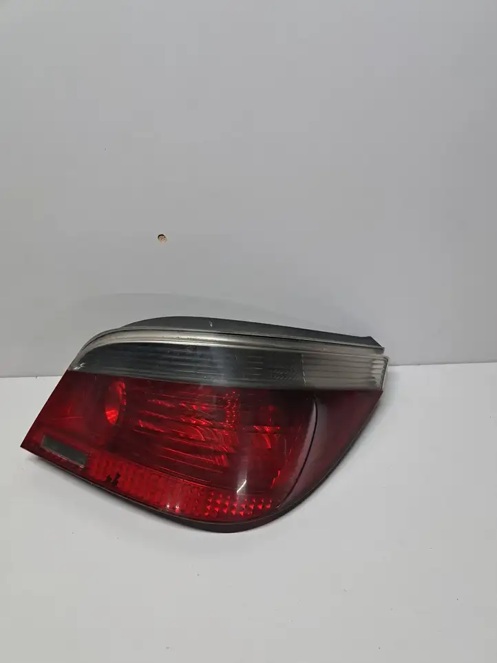 BMW 5 E60 E61 (2004 - 2010) 6918768 Задний фонарь в кузове — фото 1